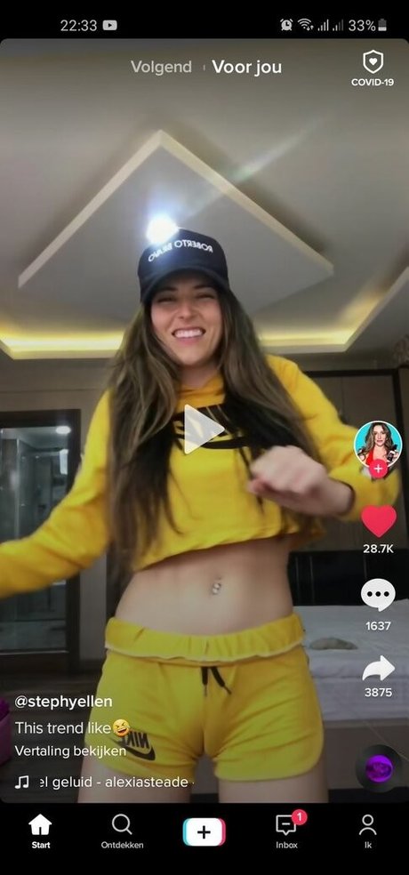 Naakte gelekte OnlyFans-foto van Stephanie Ellen Almeida