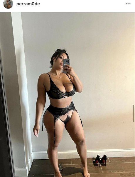 Naakte gelekte OnlyFans-foto van May Santana