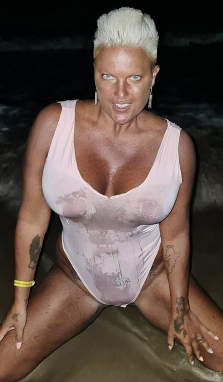 Naakte gelekte OnlyFans-foto van Caroline Oberg
