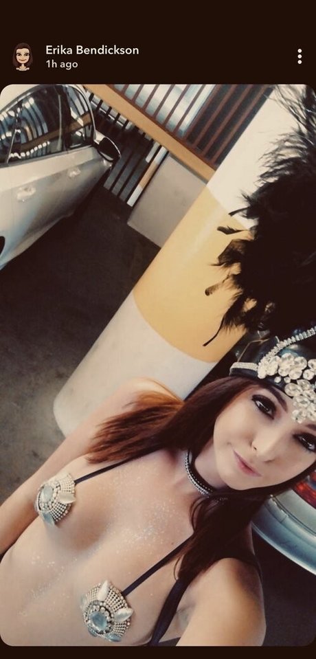 Naakte gelekte OnlyFans-foto van Erkahfans