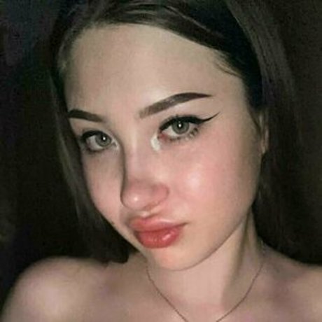 Naakte gelekte OnlyFans-foto van Emmsee