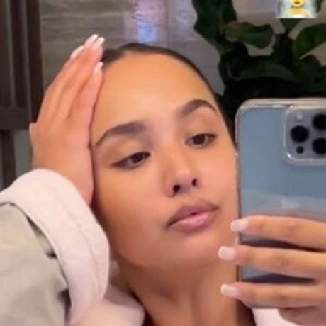 Naakte gelekte OnlyFans-foto van Demetria Obilor