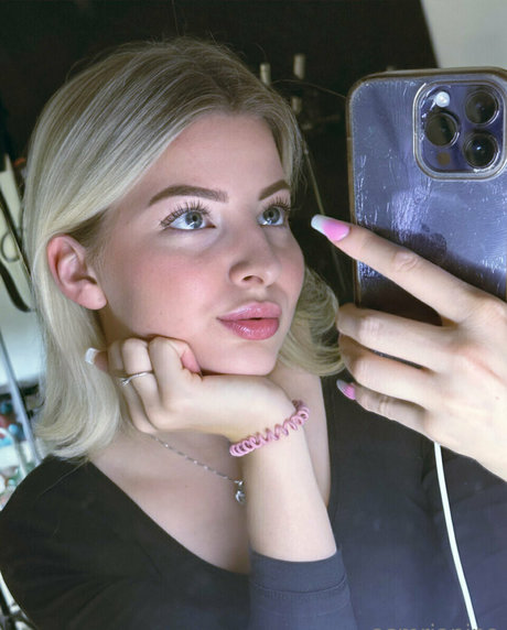 Naakte gelekte OnlyFans-foto van Asmr Janina