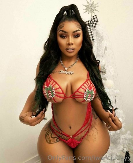 Naakte gelekte OnlyFans-foto van Iwantjudyyy
