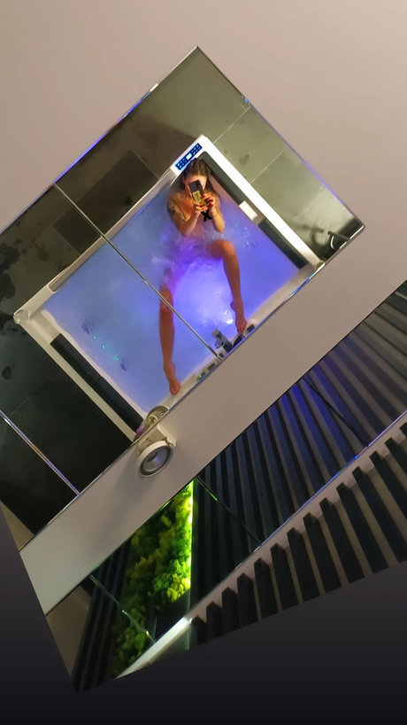 Naakte gelekte OnlyFans-foto van Sweeeti Carolovcutie