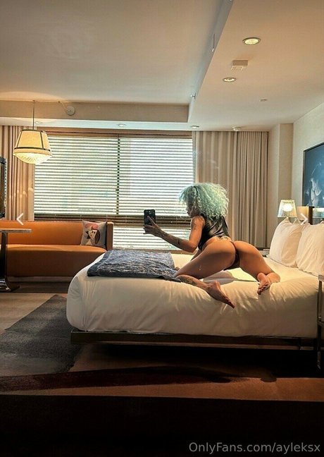 Naakte gelekte OnlyFans-foto van Ayleks