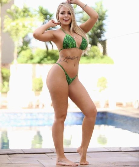 Naakte gelekte OnlyFans-foto van Luiza Sloty