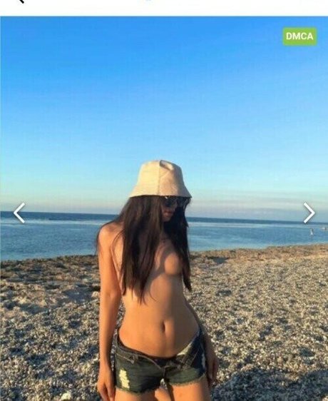 Naakte gelekte OnlyFans-foto van Nicole Rabara