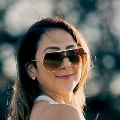 Naakte gelekte OnlyFans-foto van Sarimamasita