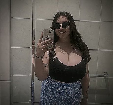Naakte gelekte OnlyFans-foto van Shannon