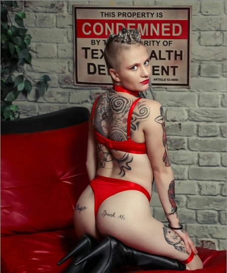 Naakte gelekte OnlyFans-foto van Dinkytoy