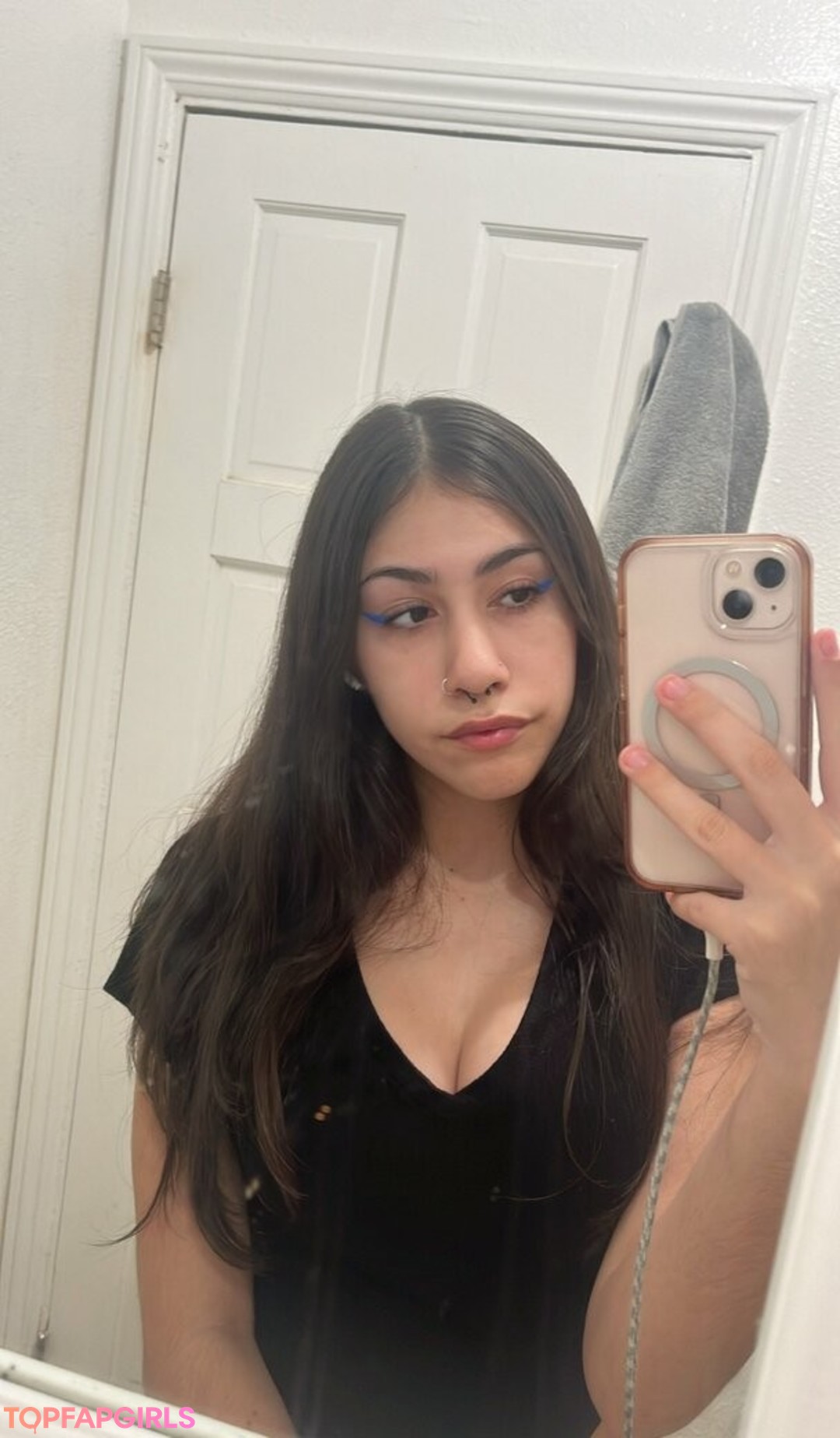 Naakte gelekte OnlyFans-foto van Alldaypariss #2 Naakte gelekte OnlyFans-foto van Alldaypariss #2