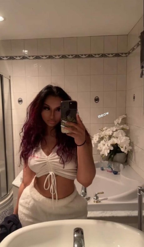 Naakte gelekte OnlyFans-foto van Sinnabonxo