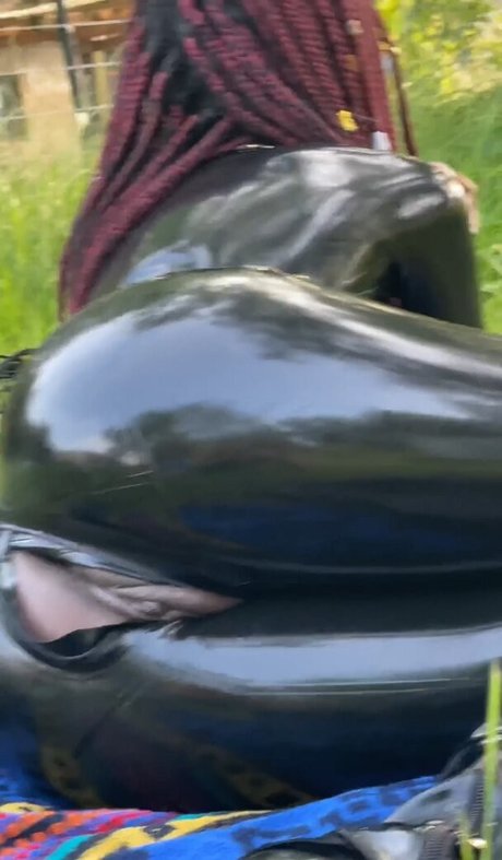 Naakte gelekte OnlyFans-foto van Sexmeat
