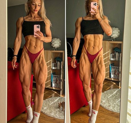 Naakte gelekte OnlyFans-foto van Paulina Zawlocka