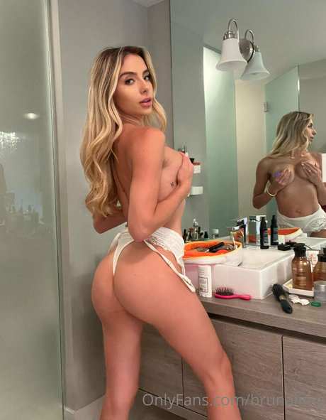 Naakte gelekte OnlyFans-foto van Bruna Lima