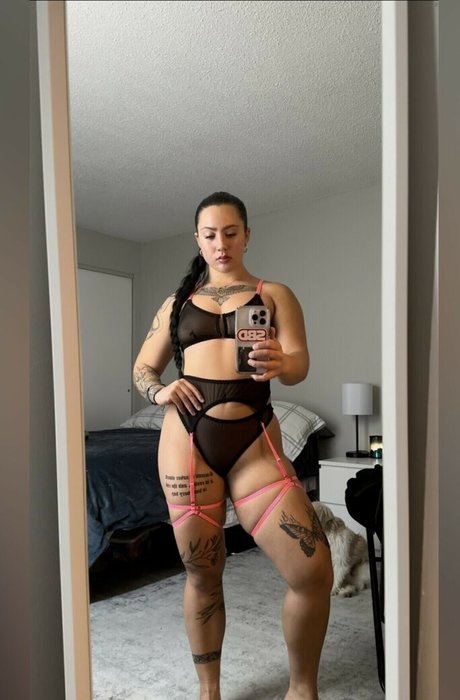 Naakte gelekte OnlyFans-foto van Layla Zinser