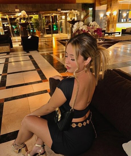 Naakte gelekte OnlyFans-foto van Aricedress