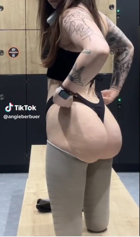Naakte gelekte OnlyFans-foto van Angieberbuer