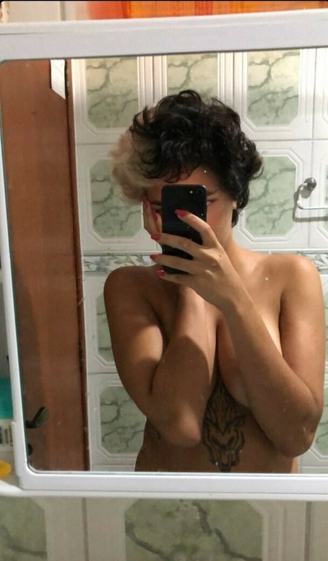 Naakte gelekte OnlyFans-foto van Sad Steh