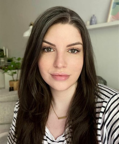 Naakte gelekte OnlyFans-foto van Katestark
