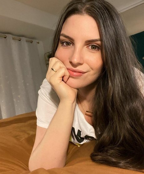 Naakte gelekte OnlyFans-foto van Katestark
