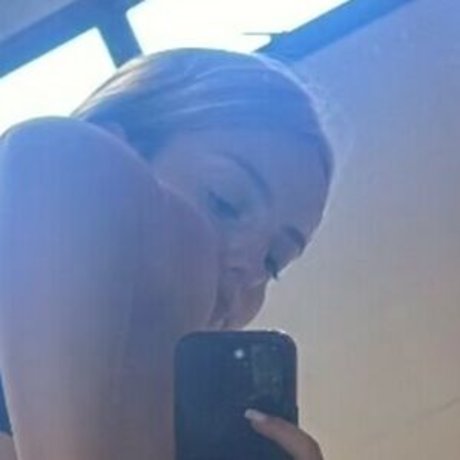 Naakte gelekte OnlyFans-foto van Sarah Estanislau