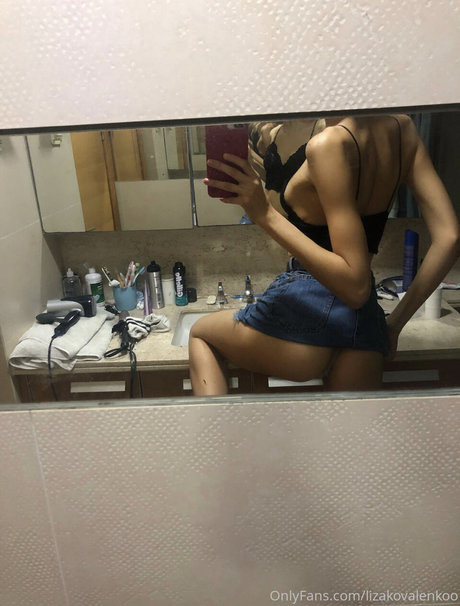 Naakte gelekte OnlyFans-foto van Liza Kovalenko