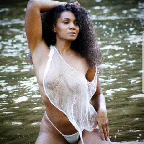 Naakte gelekte OnlyFans-foto van Tiara Harris