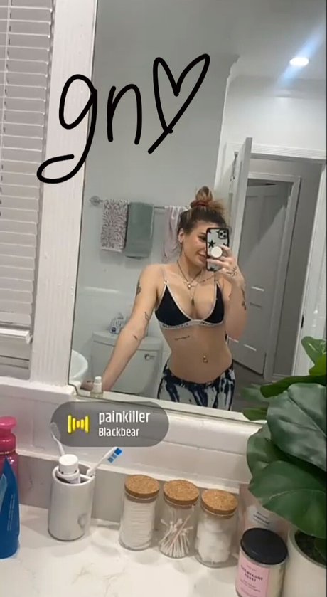 Naakte gelekte OnlyFans-foto van Bailey Rose