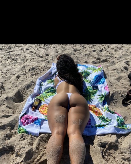 Naakte gelekte OnlyFans-foto van Exotic Beauty