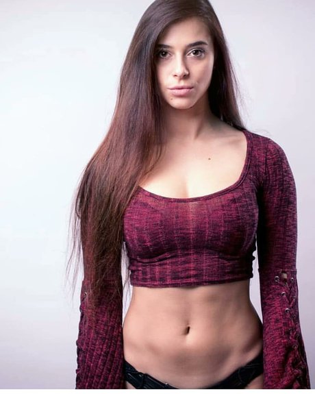 Naakte gelekte OnlyFans-foto van Mirjam Cherie