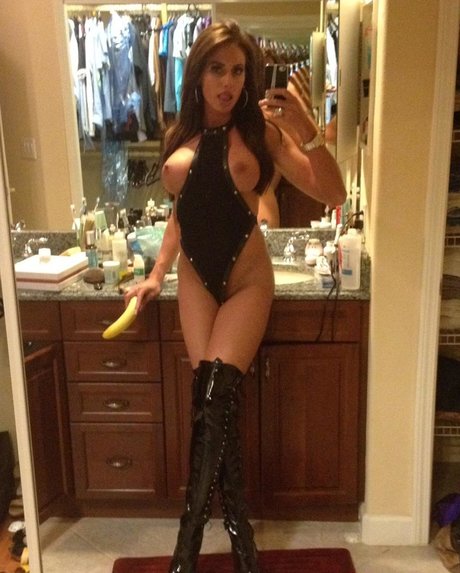 Naakte gelekte OnlyFans-foto van Holly Sonders