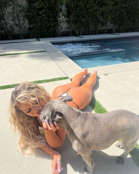 Naakte gelekte OnlyFans-foto van Hannah Brooke