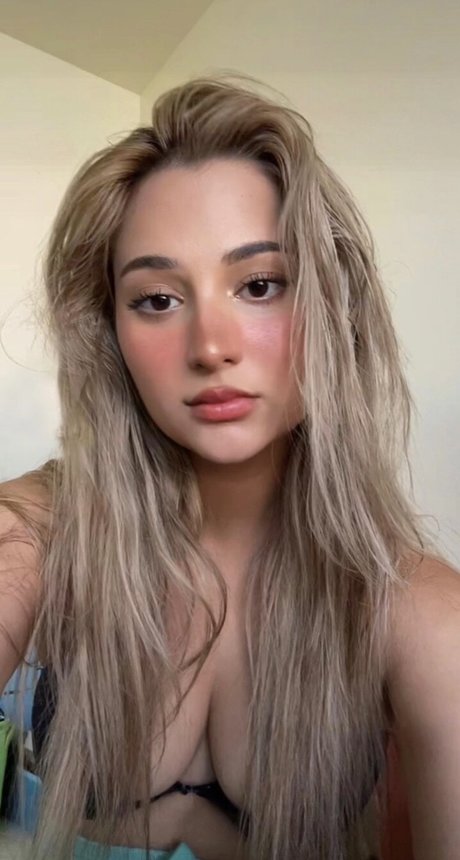 Naakte gelekte OnlyFans-foto van Kayli