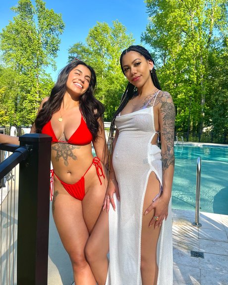 Naakte gelekte OnlyFans-foto van Lina Miranda