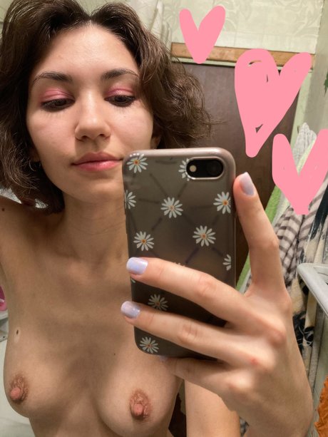 Naakte gelekte OnlyFans-foto van Adorable Dina