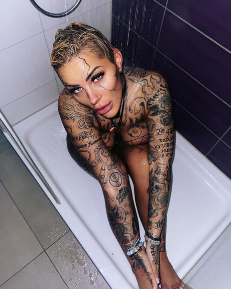 Naakte gelekte OnlyFans-foto van Leoni Baltz