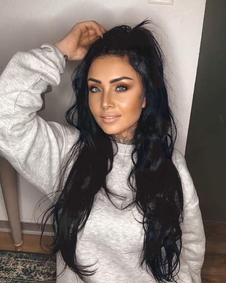 Naakte gelekte OnlyFans-foto van Inkedfleur