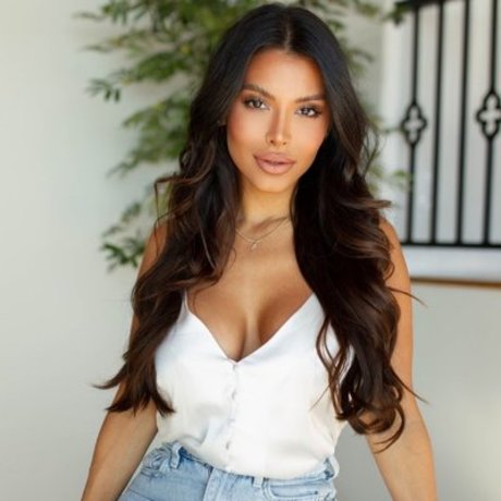 Naakte gelekte OnlyFans-foto van Jessica Giselle