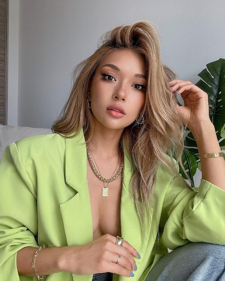 Naakte gelekte OnlyFans-foto van Sangyay Chen