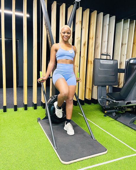 Naakte gelekte OnlyFans-foto van Sharon Gambu