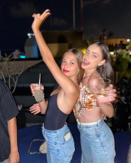 Naakte gelekte OnlyFans-foto van Yael Shelbia