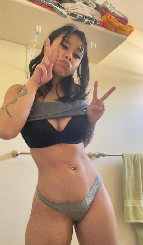 Naakte gelekte OnlyFans-foto van Tabi Lift