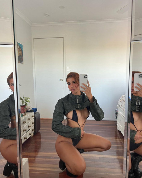 Naakte gelekte OnlyFans-foto van Ambra Guiotto