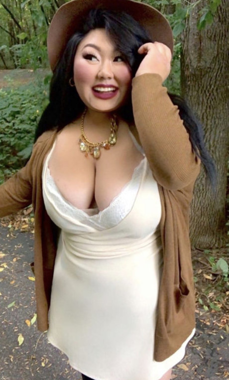 Naakte gelekte OnlyFans-foto van Kendra Vaaj