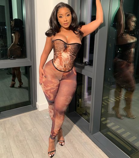 Naakte gelekte OnlyFans-foto van Jazzmine Jackson