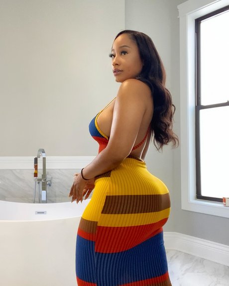 Naakte gelekte OnlyFans-foto van Jazzmine Jackson