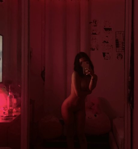 Naakte gelekte OnlyFans-foto van Camcriesincum