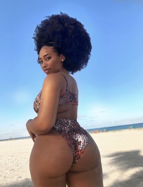 Naakte gelekte OnlyFans-foto van Chaotic Allure